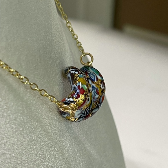 Meet your Posher, Julie - Picture 2 of 8